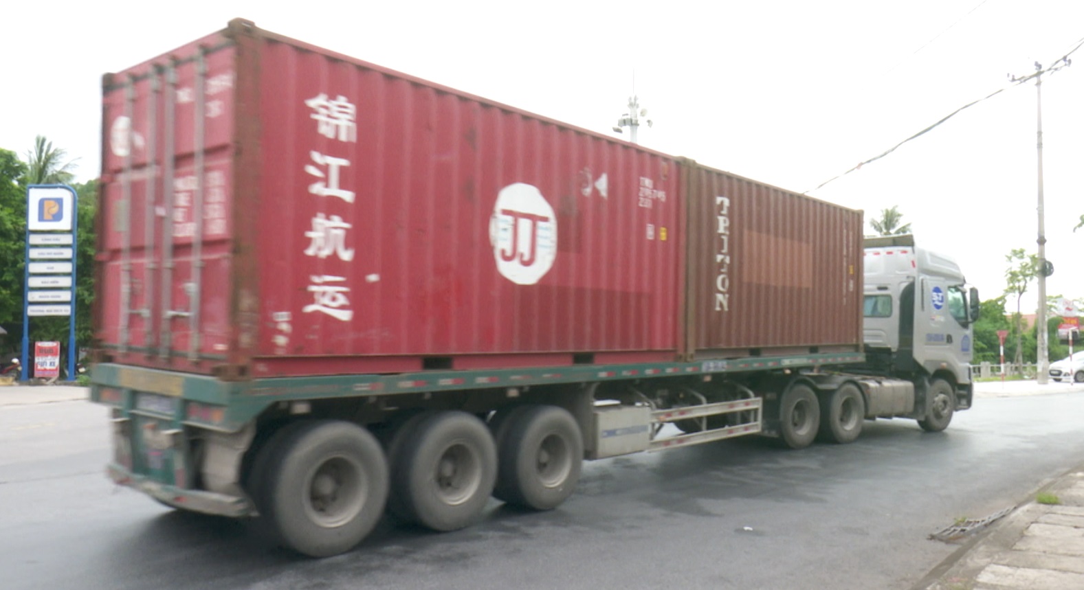 Ngày đầu Kinh Môn cấm xe ô tô tải trên 4 trục đi vào một số tuyến đường nội thị 