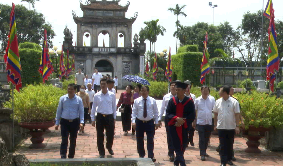 ĐOÀN CÁN BỘ CẤP CAO ĐẢNG NHÂN DÂN CÁCH MẠNG LÀO THĂM, LÀM VIỆC TẠI HẢI DƯƠNG