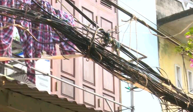 Cần khẩn trương khắc phục tình trạng mất an toàn tại phố Tiền Phong