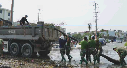 CÔNG AN CÁC ĐỊA PHƯƠNG HỖ TRỢ NGƯỜI DÂN ỔN ĐỊNH CUỘC SỐNG 