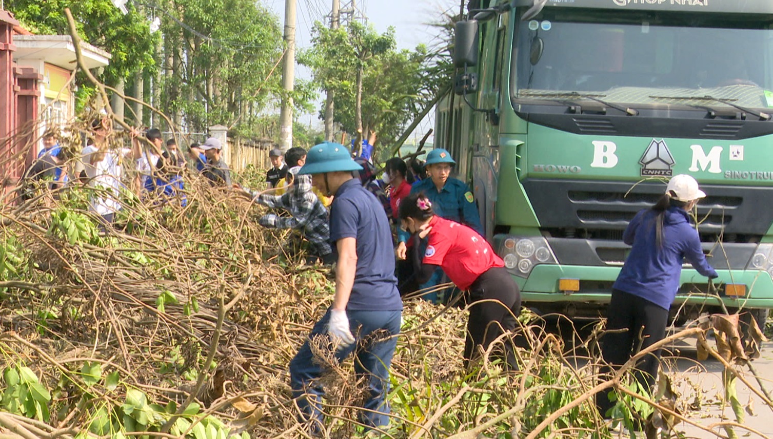 ĐẠI ĐOÀN KẾT: CHUNG TAY KHẮC PHỤC THIỆT HẠI MƯA BÃO