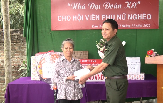 Kim Thành trao nhà đại đoàn kết cho phụ nữ nghèo
